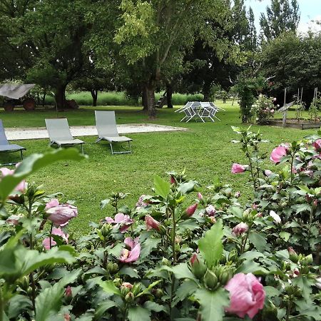 Gite " Les Tourterelles" Thaims Exterior photo
