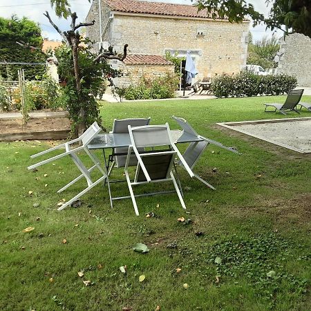 Gite " Les Tourterelles" Thaims Exterior photo
